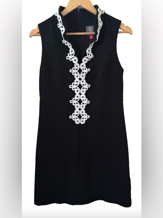 Vince Camuto Dresses & Skirts - Vince Camuto blk pique knt slvlss sheath drss w wht trm SZ 6 old money Classic